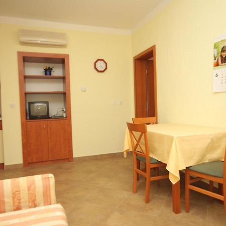 Apartments With A Parking Space Mali Losinj Bagian luar foto