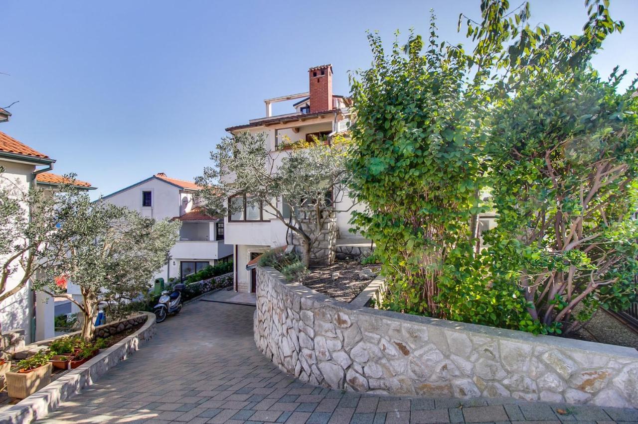 Apartments With A Parking Space Mali Losinj Bagian luar foto