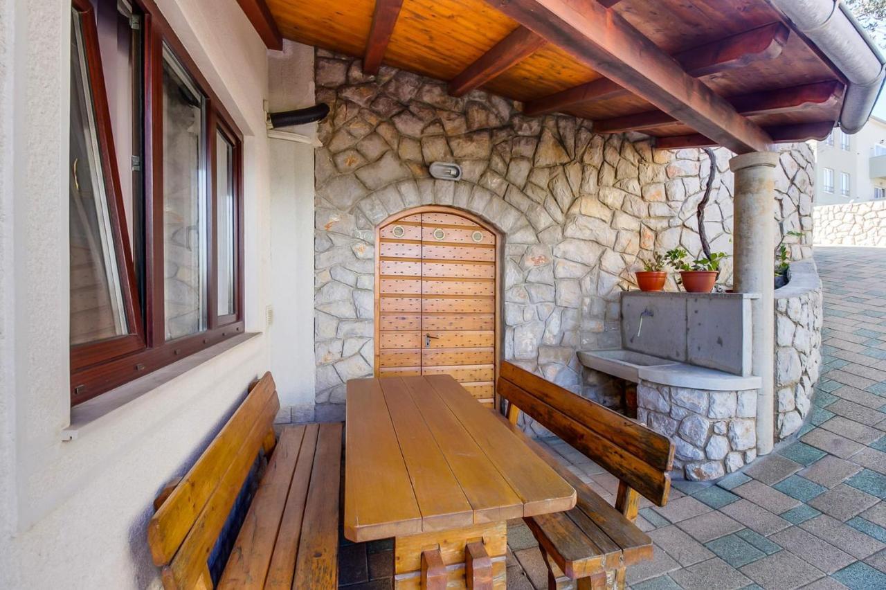 Apartments With A Parking Space Mali Losinj Bagian luar foto