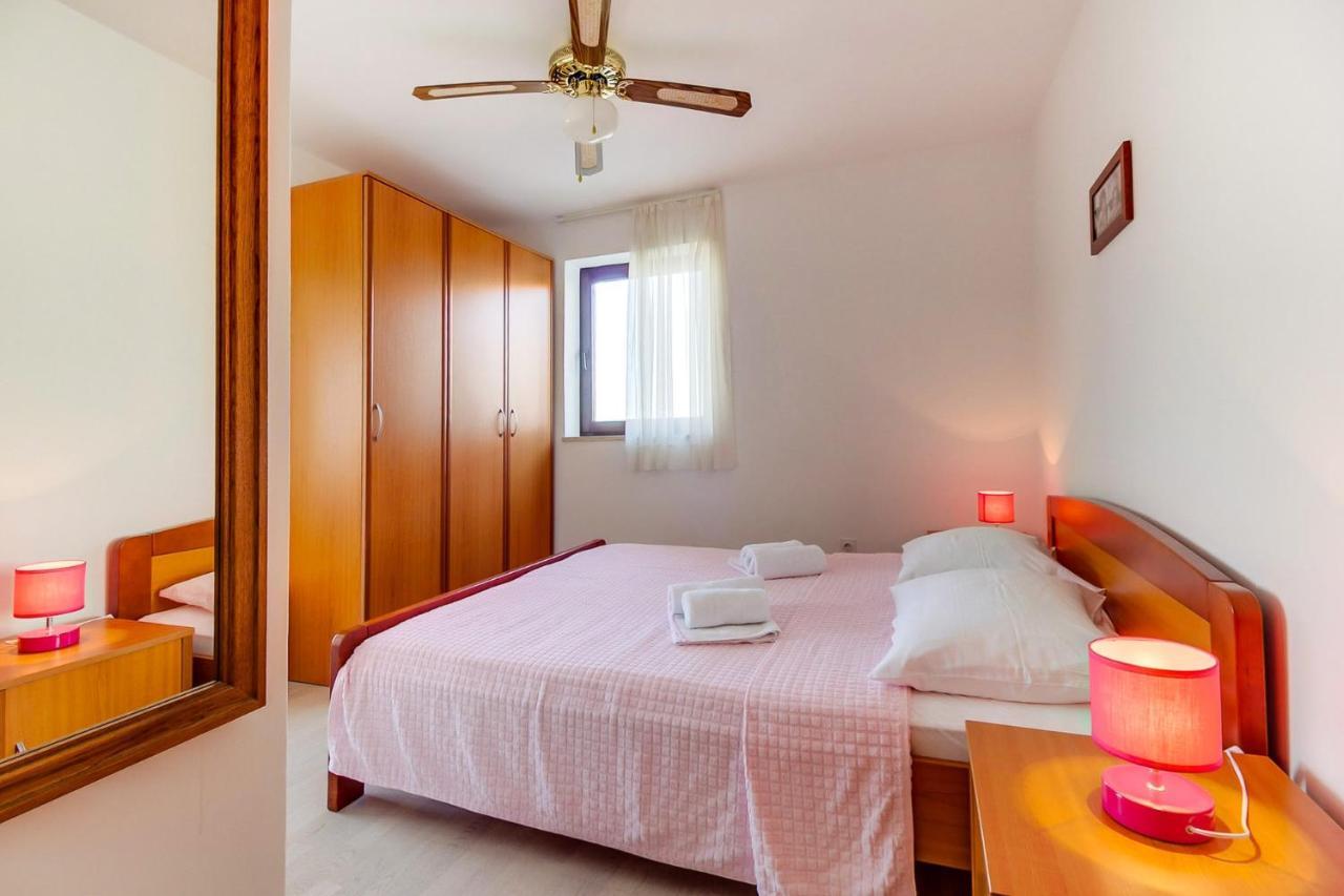 Apartments With A Parking Space Mali Losinj Bagian luar foto