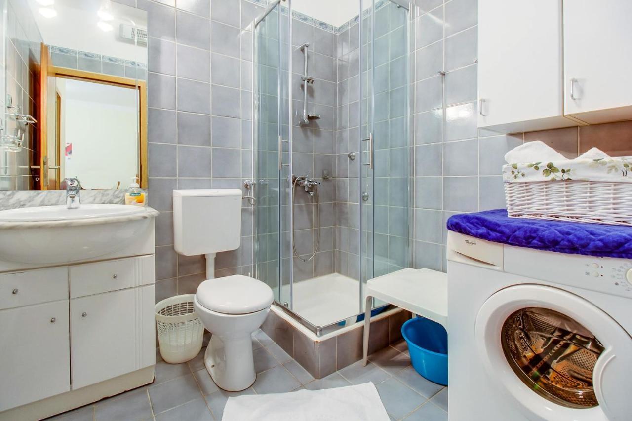 Apartments With A Parking Space Mali Losinj Bagian luar foto