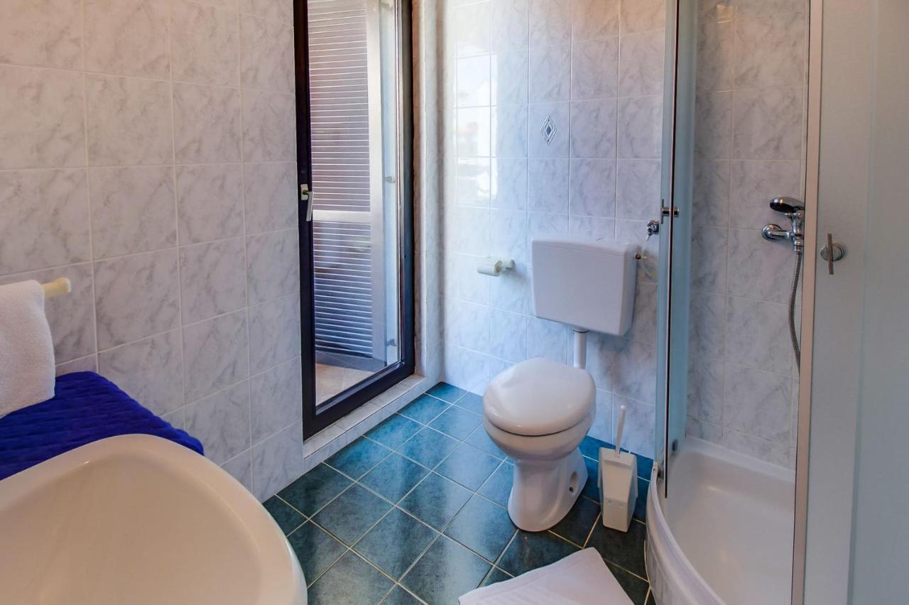Apartments With A Parking Space Mali Losinj Bagian luar foto