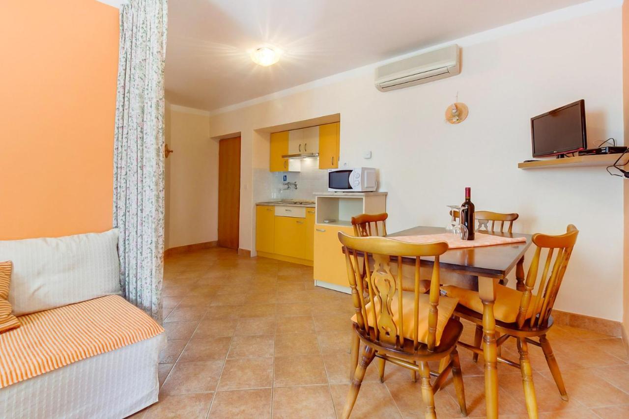 Apartments With A Parking Space Mali Losinj Bagian luar foto