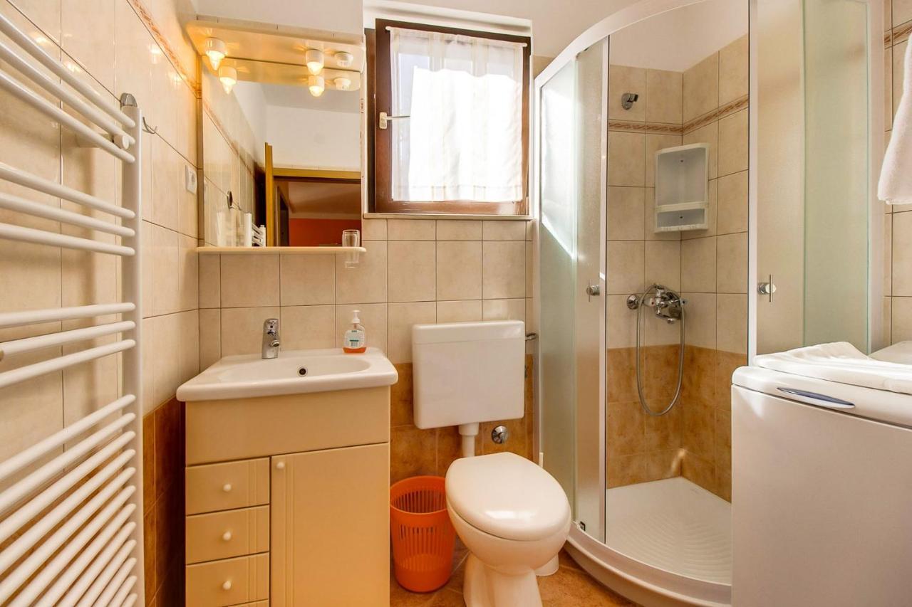 Apartments With A Parking Space Mali Losinj Bagian luar foto