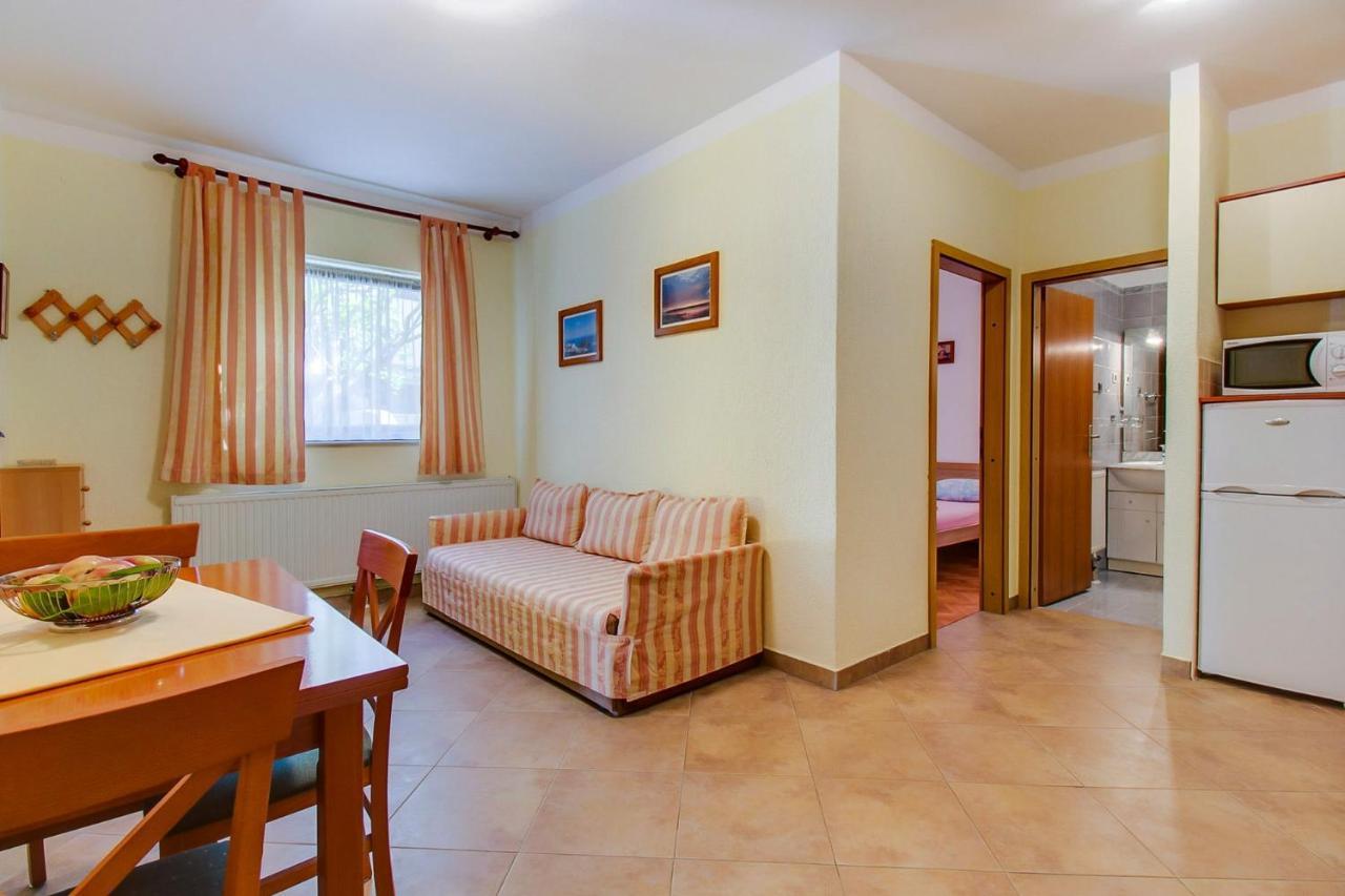 Apartments With A Parking Space Mali Losinj Bagian luar foto