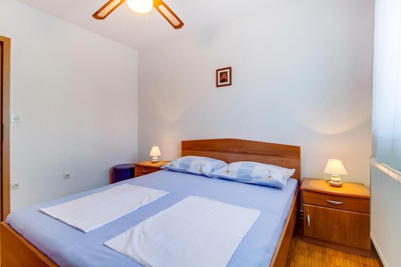 Apartments With A Parking Space Mali Losinj Bagian luar foto