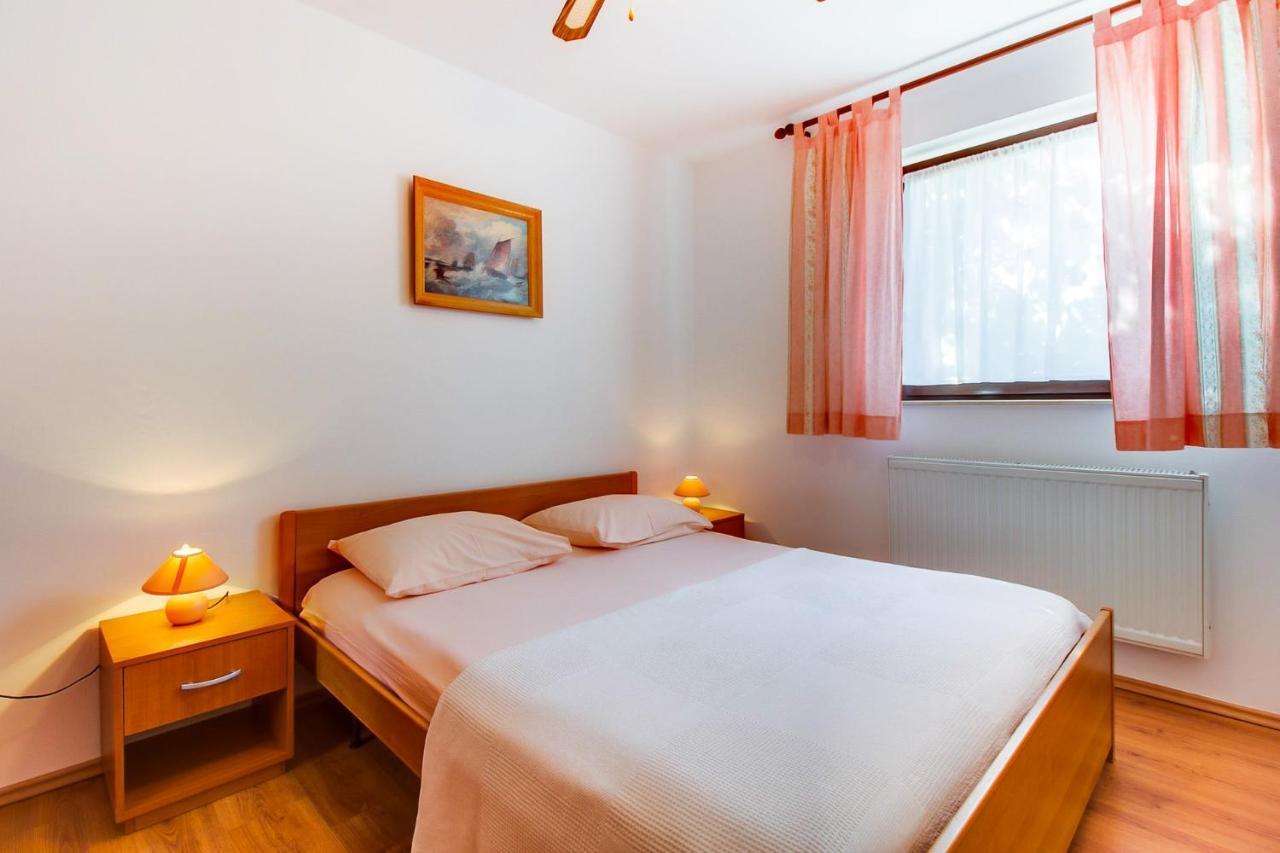 Apartments With A Parking Space Mali Losinj Bagian luar foto