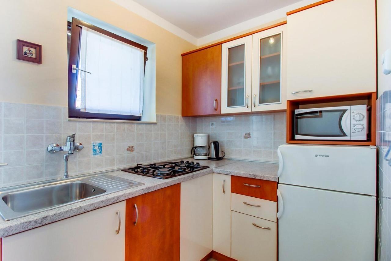 Apartments With A Parking Space Mali Losinj Bagian luar foto